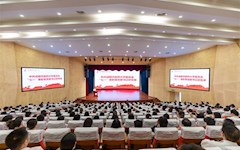学校举行“七一”表彰暨党委书记讲党课活动
